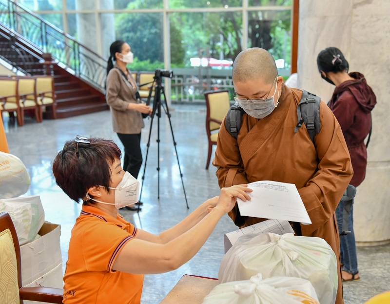 TP.HCM: 80 Tăng Ni và Phật tử tham dự Lễ xuất quân đợt 1, tình nguyện phục vụ tại các bệnh viện dã chiến và phục hồi Covid-19