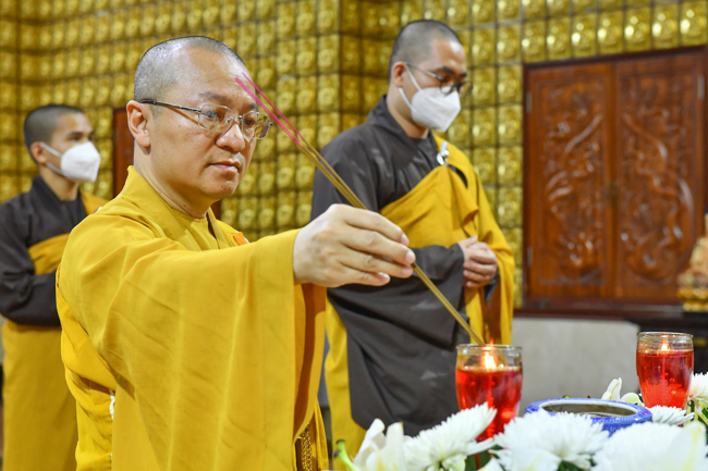 Lễ cầu siêu thân mẫu ca sĩ Ngọc Sơn