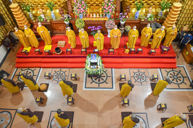 Lễ cầu siêu thân mẫu ca sĩ Ngọc Sơn