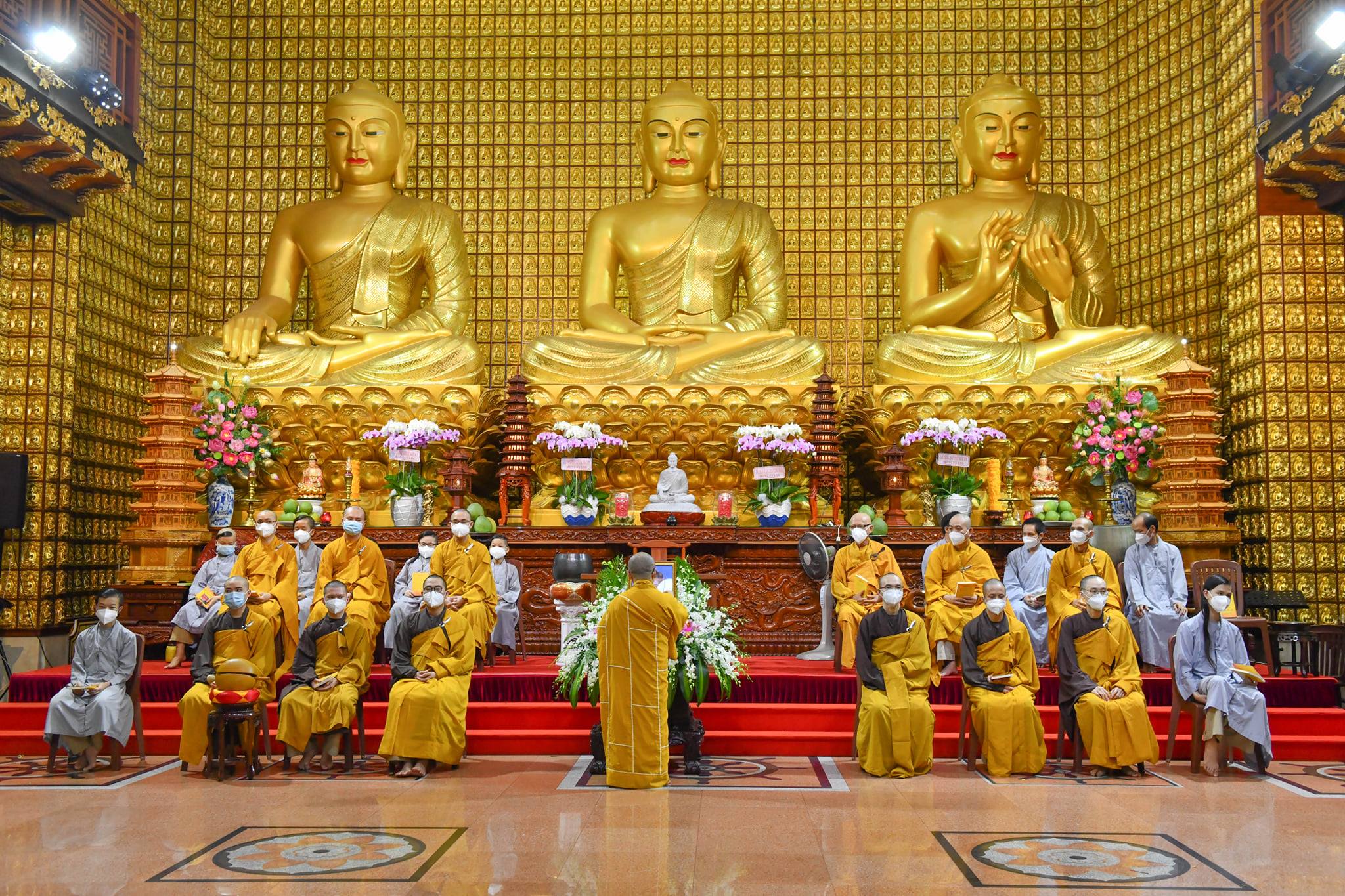 Lễ chung thất Phật tử Chiếu Thọ, thân mẫu ca sĩ Ngọc Sơn