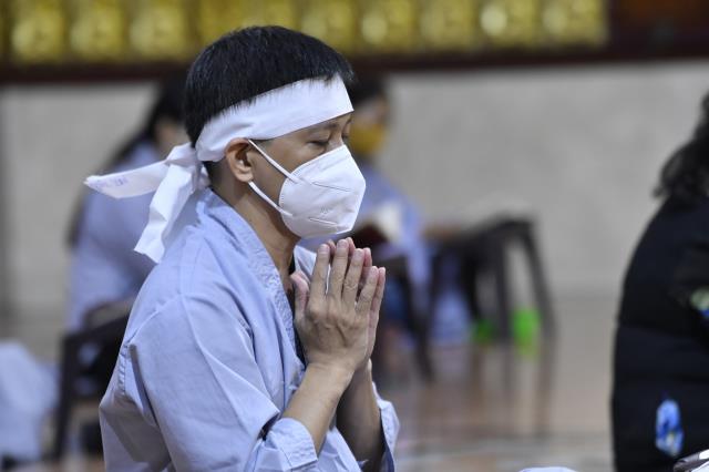 Tiếp tục đọc tụng Kinh Địa Tạng, Chùa Giác Ngộ cầu siêu cho tất cả người tử vong vì Covid-19