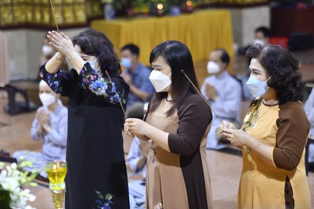 Tiếp tục đọc tụng Kinh Địa Tạng, Chùa Giác Ngộ cầu siêu cho tất cả người tử vong vì Covid-19