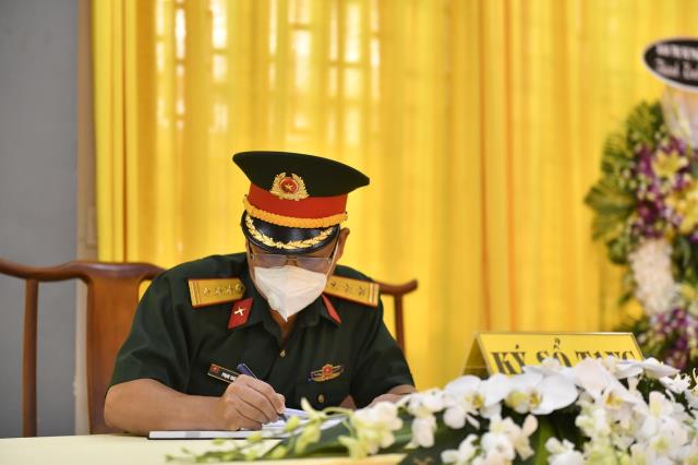 Chùm ảnh: Các phái đoàn đến dâng hương, đảnh lễ Giác linh đức Pháp chủ GHPGVN – Đại lão Hòa thượng Thích Phổ Tuệ tân viên tịch tại trụ sở văn phòng 2 Trung ương GHPGVN