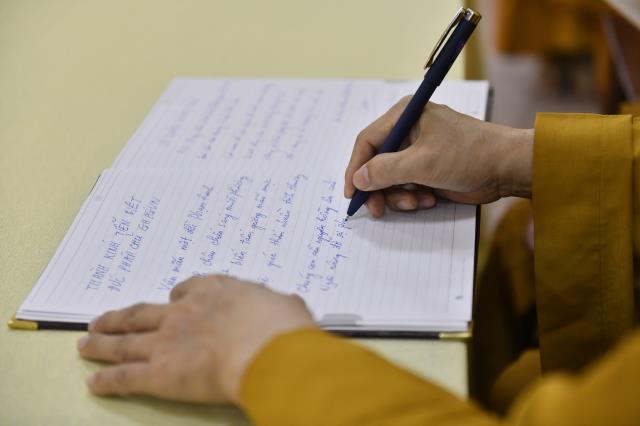 Chùm ảnh: Các phái đoàn đến dâng hương, đảnh lễ Giác linh đức Pháp chủ GHPGVN – Đại lão Hòa thượng Thích Phổ Tuệ tân viên tịch tại trụ sở văn phòng 2 Trung ương GHPGVN