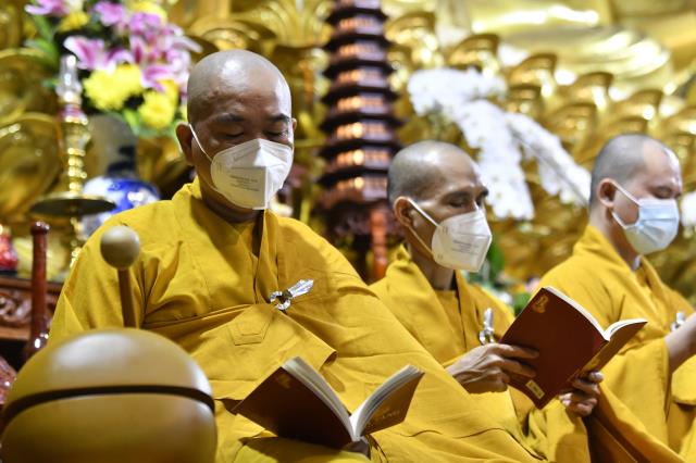 Tiếp tục đọc tụng Kinh Địa Tạng, Chùa Giác Ngộ cầu siêu cho tất cả người tử vong vì Covid-19