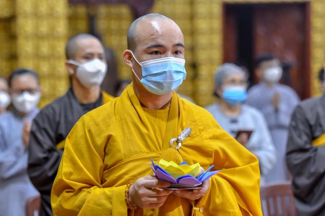Tăng đoàn và Phật tử chùa Giác Ngộ tiếp tục tụng kinh, tưởng niệm đức Đệ tam Pháp chủ GHPGVN - Đại lão Hòa thượng Thích Phổ Tuệ