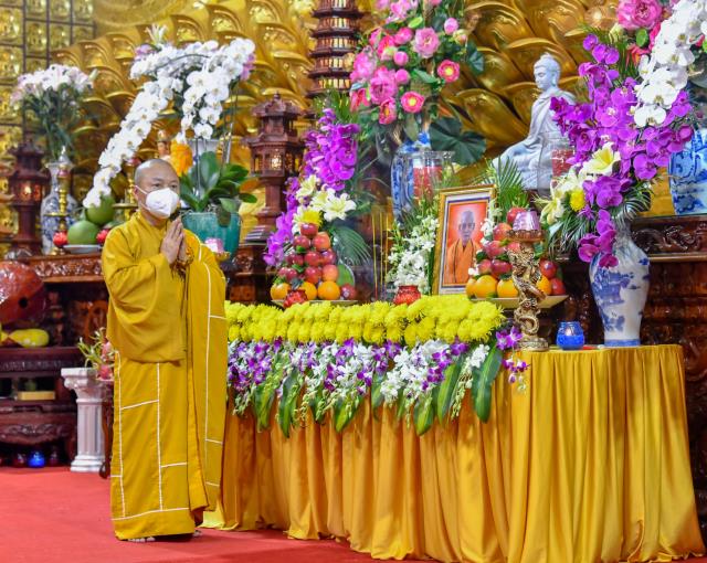 Tăng đoàn và Phật tử chùa Giác Ngộ tiếp tục tụng kinh, tưởng niệm đức Đệ tam Pháp chủ GHPGVN - Đại lão Hòa thượng Thích Phổ Tuệ
