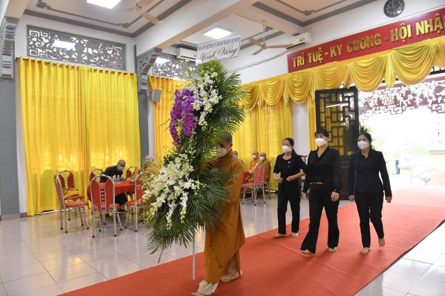 Chùm ảnh: Các phái đoàn đến dâng hương, đảnh lễ Giác linh đức Pháp chủ GHPGVN – Đại lão Hòa thượng Thích Phổ Tuệ tân viên tịch tại trụ sở văn phòng 2 Trung ương GHPGVN