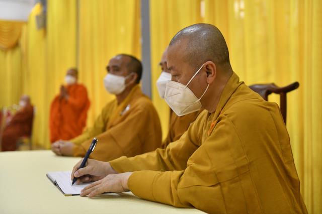 Chùm ảnh: Các phái đoàn đến dâng hương, đảnh lễ Giác linh đức Pháp chủ GHPGVN – Đại lão Hòa thượng Thích Phổ Tuệ tân viên tịch tại trụ sở văn phòng 2 Trung ương GHPGVN
