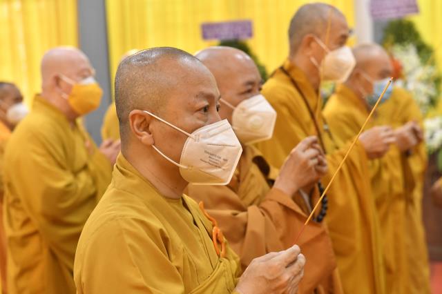 Chùm ảnh: Các phái đoàn đến dâng hương, đảnh lễ Giác linh đức Pháp chủ GHPGVN – Đại lão Hòa thượng Thích Phổ Tuệ tân viên tịch tại trụ sở văn phòng 2 Trung ương GHPGVN