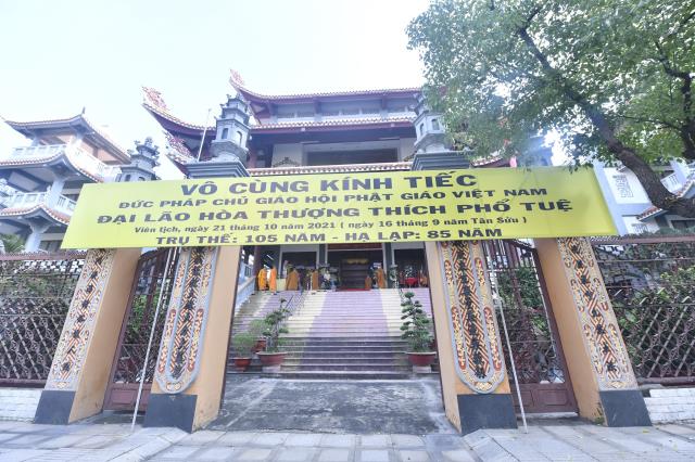 Chùm ảnh: Các phái đoàn đến dâng hương, đảnh lễ Giác linh đức Pháp chủ GHPGVN – Đại lão Hòa thượng Thích Phổ Tuệ tân viên tịch tại trụ sở văn phòng 2 Trung ương GHPGVN