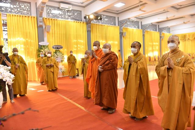 Chùm ảnh: Các phái đoàn đến dâng hương, đảnh lễ Giác linh đức Pháp chủ GHPGVN – Đại lão Hòa thượng Thích Phổ Tuệ tân viên tịch tại trụ sở văn phòng 2 Trung ương GHPGVN