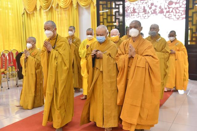 Chùm ảnh: Các phái đoàn đến dâng hương, đảnh lễ Giác linh đức Pháp chủ GHPGVN – Đại lão Hòa thượng Thích Phổ Tuệ tân viên tịch tại trụ sở văn phòng 2 Trung ương GHPGVN