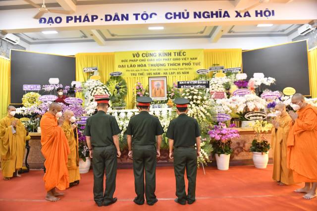 Chùm ảnh: Các phái đoàn đến dâng hương, đảnh lễ Giác linh đức Pháp chủ GHPGVN – Đại lão Hòa thượng Thích Phổ Tuệ tân viên tịch tại trụ sở văn phòng 2 Trung ương GHPGVN