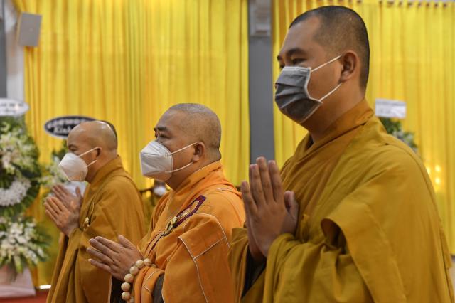 Chùm ảnh: Các phái đoàn đến dâng hương, đảnh lễ Giác linh đức Pháp chủ GHPGVN – Đại lão Hòa thượng Thích Phổ Tuệ tân viên tịch tại trụ sở văn phòng 2 Trung ương GHPGVN