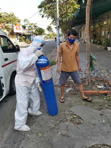 Giúp khoảng 255 người kéo dài sự sống từ các bình oxy miễn phí của chùa Giác Ngộ