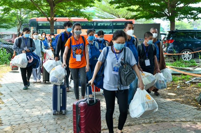23 tình nguyện viên Phật giáo đến phục vụ tại Bệnh viện Dã chiến thu dung và điều trị COVID-19 số 10