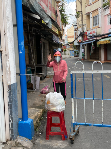 Điều bình thường lại hóa phi thường: Chùa Giác Ngộ hỗ trợ thuốc cho gần 1600 F0 đang điều trị tại nhà