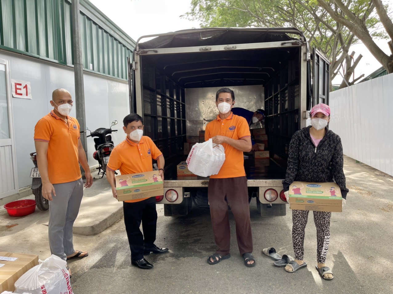 Kết nối sẻ chia vì tuyến đầu chống dịch (trao tặng vật tư y tế cho Bệnh viện Dã chiến thu dung điều trị Covid-19 số 16 và Ban Trị sự GHPG Việt Nam tỉnh Hậu Giang)