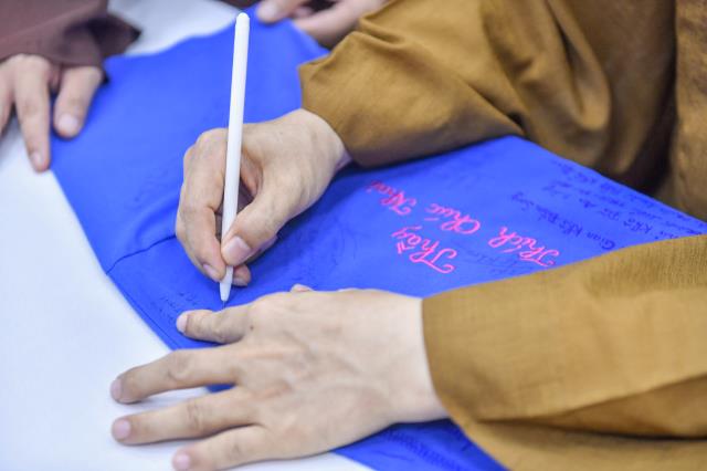 Đón tình nguyện viên Phật giáo trở về sau khi hoàn thành nhiệm vụ hỗ trợ tuyến đầu chống dịch