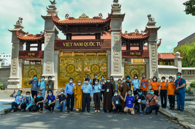 23 tình nguyện viên Phật giáo đến phục vụ tại Bệnh viện Dã chiến thu dung và điều trị COVID-19 số 10