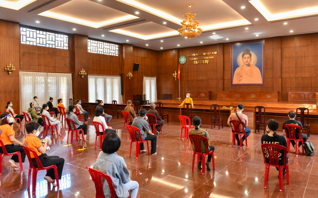 23 tình nguyện viên Phật giáo đến phục vụ tại Bệnh viện Dã chiến thu dung và điều trị COVID-19 số 10