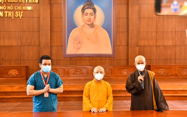 23 tình nguyện viên Phật giáo đến phục vụ tại Bệnh viện Dã chiến thu dung và điều trị COVID-19 số 10