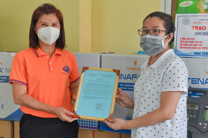 Chùa Giác Ngộ trao yêu thương, tiếp vật phẩm đến UBND Quận Gò Vấp