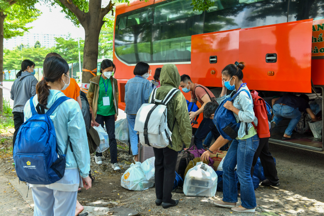 23 tình nguyện viên Phật giáo đến phục vụ tại Bệnh viện Dã chiến thu dung và điều trị COVID-19 số 10