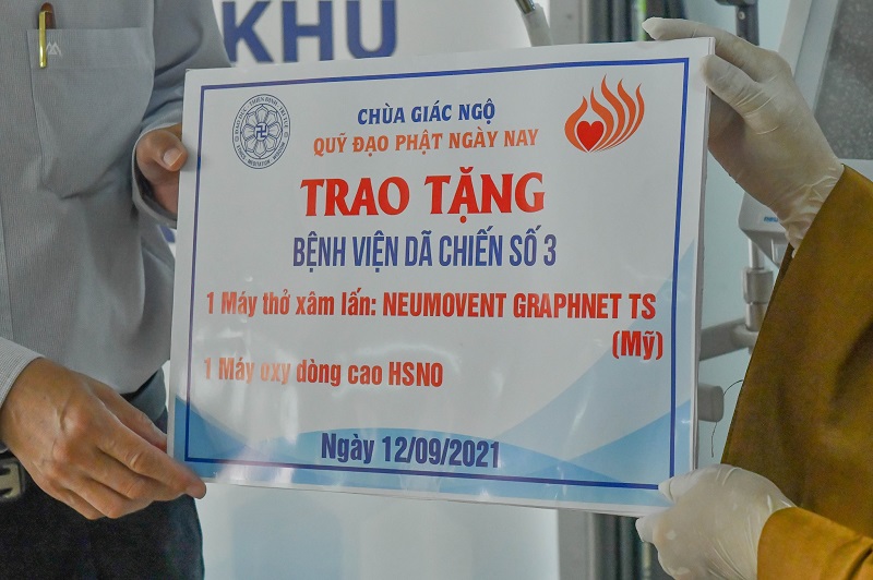 Chùa Giác Ngộ trao tặng máy thở xâm lấn, máy oxy đến Bệnh viện dã chiến số 3 và Bệnh viện Nguyễn Tri Phương