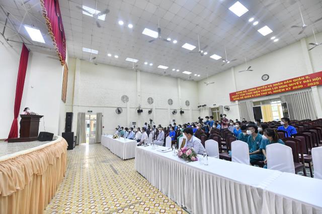 Đón tình nguyện viên Phật giáo trở về sau khi hoàn thành nhiệm vụ hỗ trợ tuyến đầu chống dịch