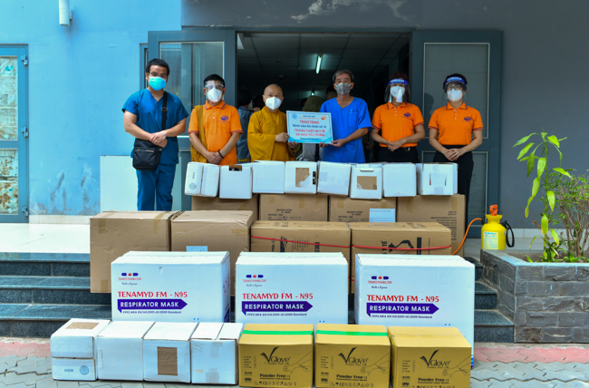 23 tình nguyện viên Phật giáo đến phục vụ tại Bệnh viện Dã chiến thu dung và điều trị COVID-19 số 10