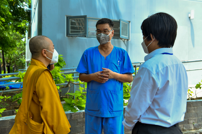 23 tình nguyện viên Phật giáo đến phục vụ tại Bệnh viện Dã chiến thu dung và điều trị COVID-19 số 10