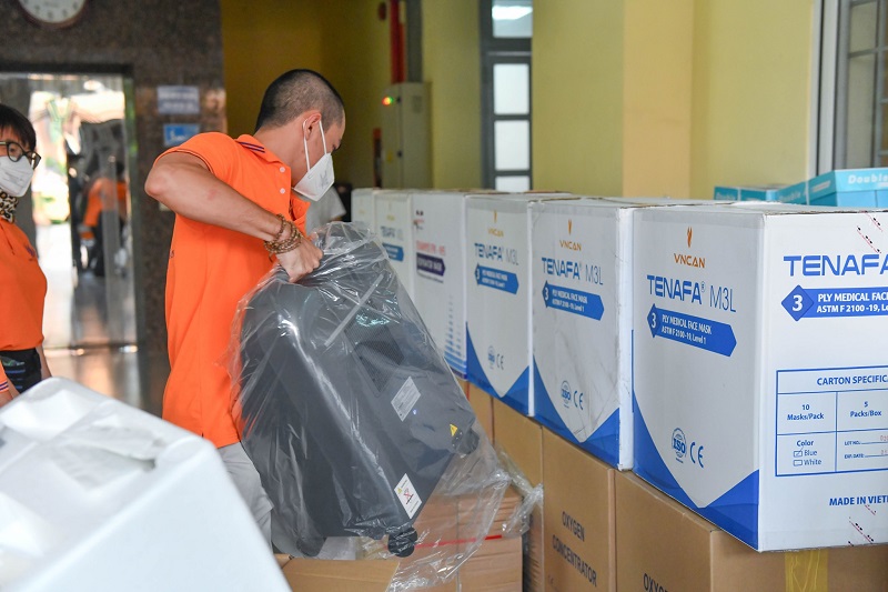 Chùa Giác Ngộ trao yêu thương, tiếp vật phẩm đến UBND Quận Gò Vấp