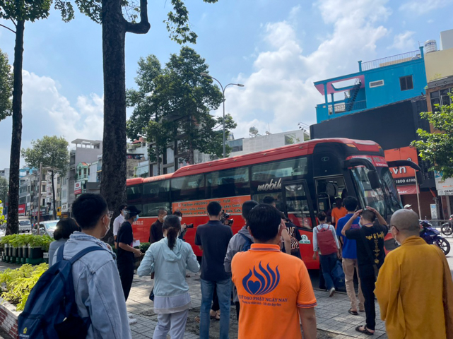 23 tình nguyện viên Phật giáo đến phục vụ tại Bệnh viện Dã chiến thu dung và điều trị COVID-19 số 10