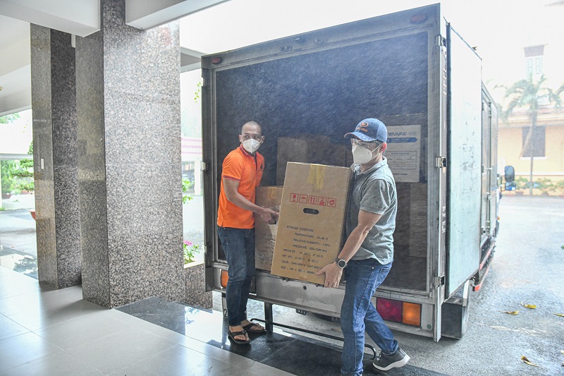 Chùa Giác Ngộ trao yêu thương, tiếp vật phẩm đến UBND Quận Gò Vấp