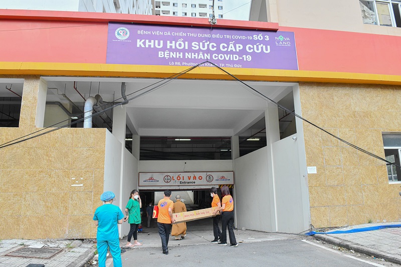 Chùa Giác Ngộ trao tặng máy thở xâm lấn, máy oxy đến Bệnh viện dã chiến số 3 và Bệnh viện Nguyễn Tri Phương