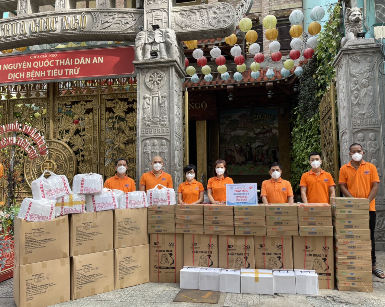 Kết nối sẻ chia vì tuyến đầu chống dịch (trao tặng vật tư y tế cho Bệnh viện Dã chiến thu dung điều trị Covid-19 số 16 và Ban Trị sự GHPG Việt Nam tỉnh Hậu Giang)
