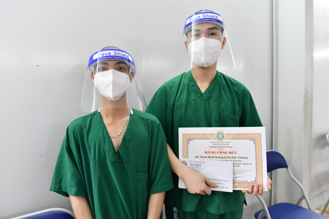 Động viên tuyến đầu: Phái đoàn Giáo hội Thành phố đến thăm và tặng trang thiết bị y tế cho Bệnh viện Dã chiến số 13