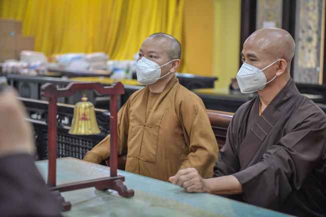 TP.HCM: Trung ương Giáo hội đến thăm các bếp ăn thiện nguyện hỗ trợ tuyến đầu chống dịch, nơi tặng thuốc, oxy miễn phí cho F0
