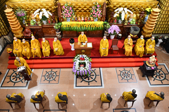 Một đời dâng hiến cả tài và tâm: Lễ cầu siêu cho ca sĩ Phi Nhung tại chùa Giác Ngộ
