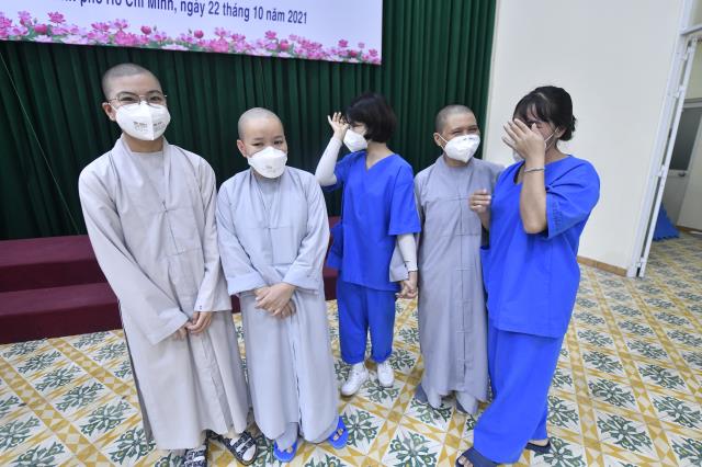 Đón tình nguyện viên Phật giáo trở về sau khi hoàn thành nhiệm vụ hỗ trợ tuyến đầu chống dịch