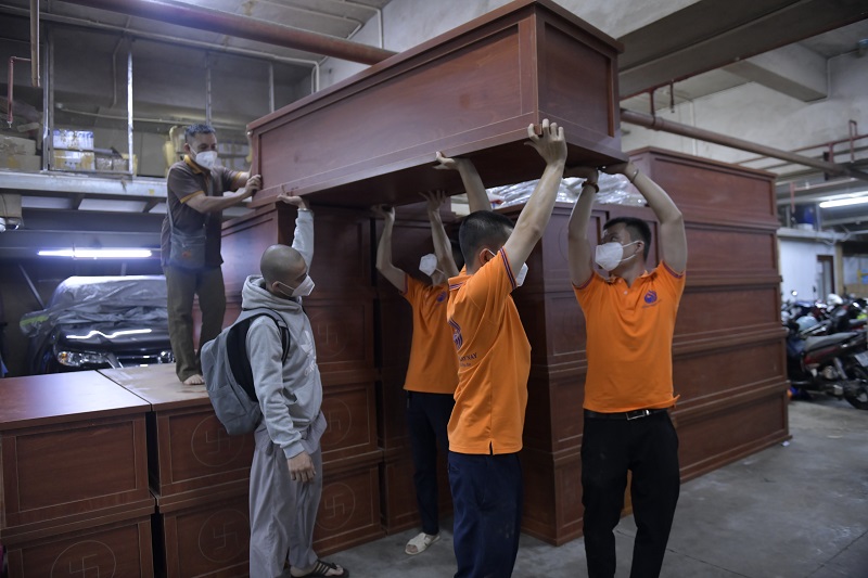 Chùa Giác Ngộ Trao Tặng 440 Bộ “Áo Quan Từ Tâm” Đến Sở Tài Nguyên Và Môi Trường Tp. Hồ Chí Minh
