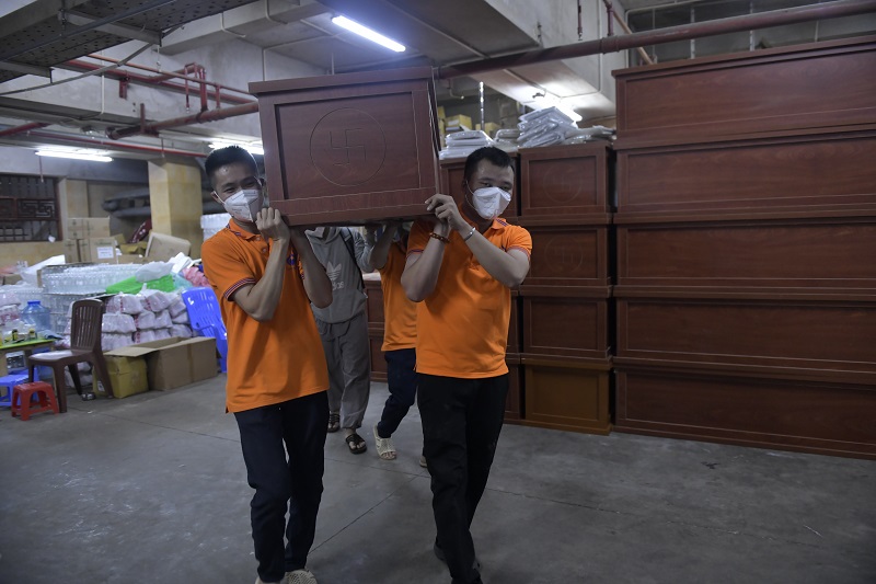 Chùa Giác Ngộ Trao Tặng 440 Bộ “Áo Quan Từ Tâm” Đến Sở Tài Nguyên Và Môi Trường Tp. Hồ Chí Minh