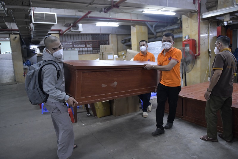Chùa Giác Ngộ Trao Tặng 440 Bộ “Áo Quan Từ Tâm” Đến Sở Tài Nguyên Và Môi Trường Tp. Hồ Chí Minh