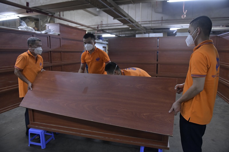 Chùa Giác Ngộ Trao Tặng 440 Bộ “Áo Quan Từ Tâm” Đến Sở Tài Nguyên Và Môi Trường Tp. Hồ Chí Minh