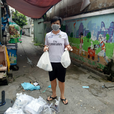 Điều bình thường lại hóa phi thường: Chùa Giác Ngộ hỗ trợ thuốc cho gần 1600 F0 đang điều trị tại nhà
