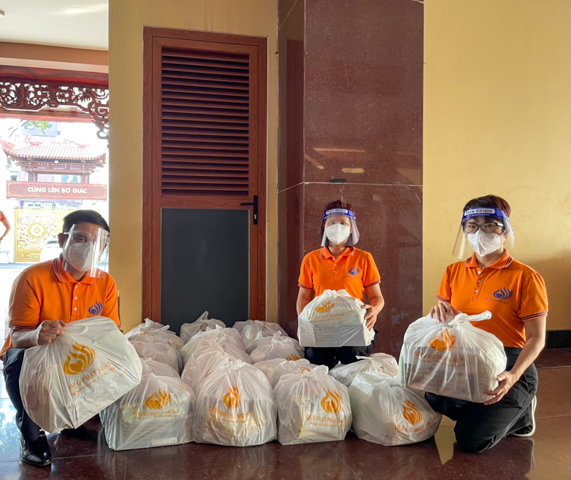 23 tình nguyện viên Phật giáo đến phục vụ tại Bệnh viện Dã chiến thu dung và điều trị COVID-19 số 10