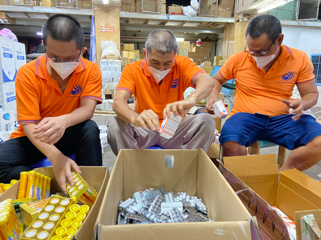 Gần 800 phần thuốc dành cho F0 tầng 1 và tầng 2 là gần 800 ước mong “Hãy thật mạnh khỏe nhé!”
