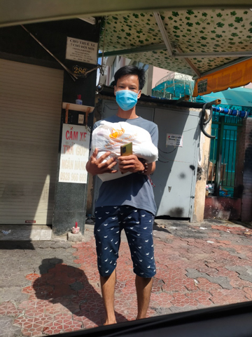 Điều bình thường lại hóa phi thường: Chùa Giác Ngộ hỗ trợ thuốc cho gần 1600 F0 đang điều trị tại nhà